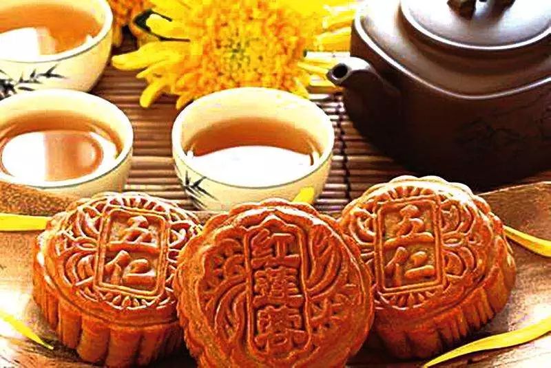 中秋节各地吃月饼习俗,中秋节吃月饼吃螃蟹