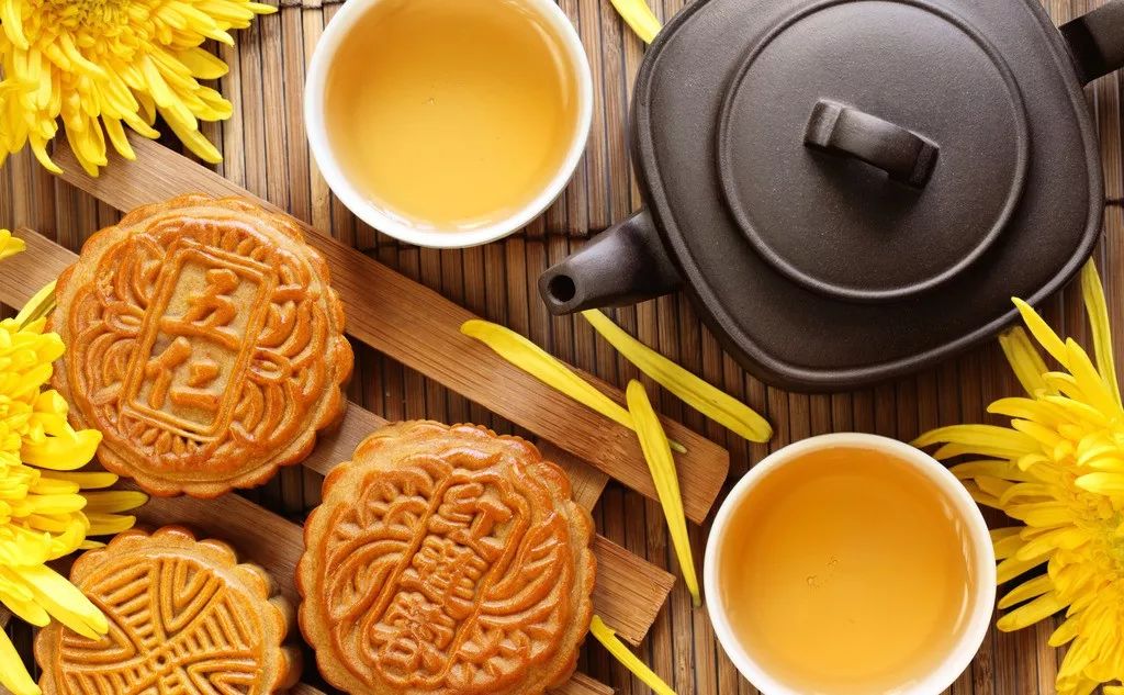 中秋节各地吃月饼习俗,中秋节吃月饼吃螃蟹