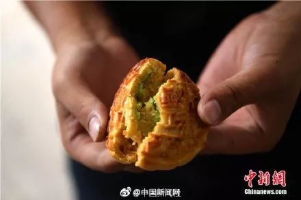 两个月饼将他“送”进ICU，多器官功能衰竭！医生：月饼可不能这样吃