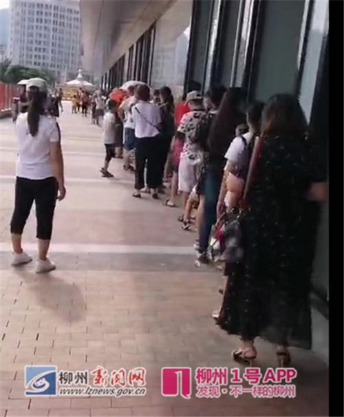 柳南万达这家店遭消费者质疑：集满赞换购为何实际价格比广告说的贵？