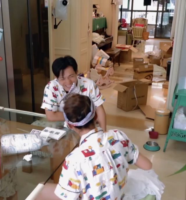 工作日明星夫妻档，红红火火幸福撒狗粮