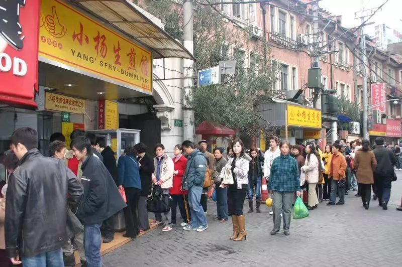 从4.4平档口到240家直营店，只做好一件事，让品牌活了25年