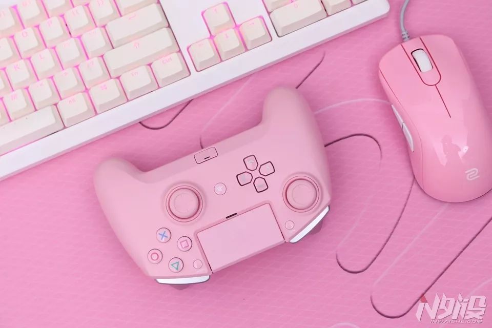 雷蛇razer游戏手柄测评,razer雷蛇飓兽竞技版ps4手柄