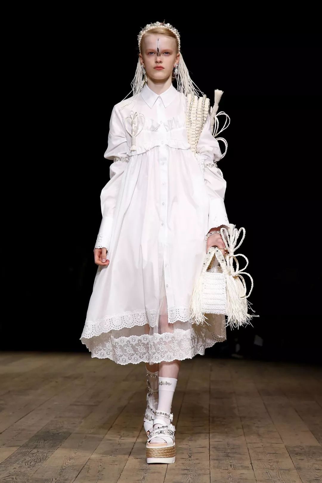 丝绸吊带长裙巴黎时装周,simonerocha泡泡裙