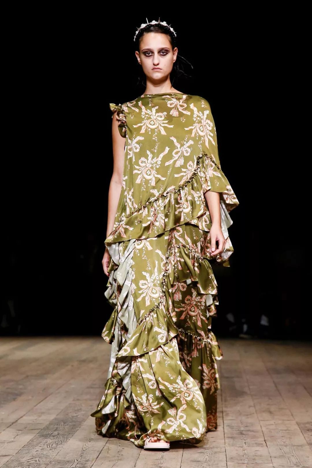 丝绸吊带长裙巴黎时装周,simonerocha泡泡裙