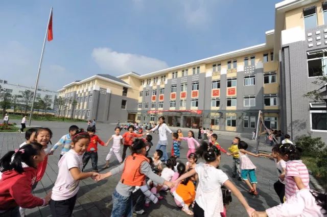 什邡，我想和你谈一辈子恋爱