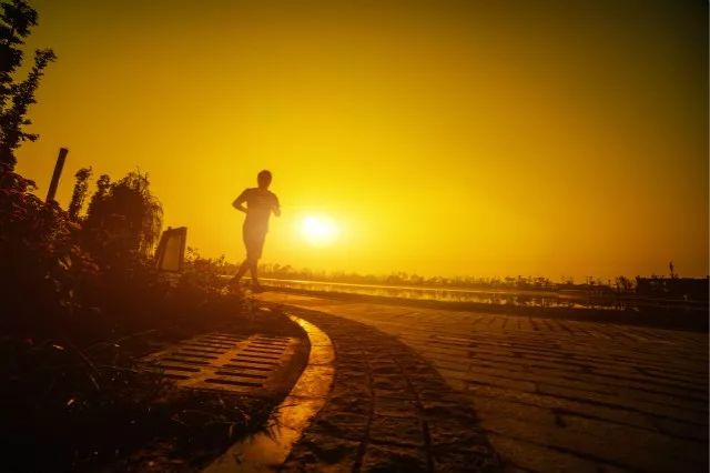 什邡，我想和你谈一辈子恋爱