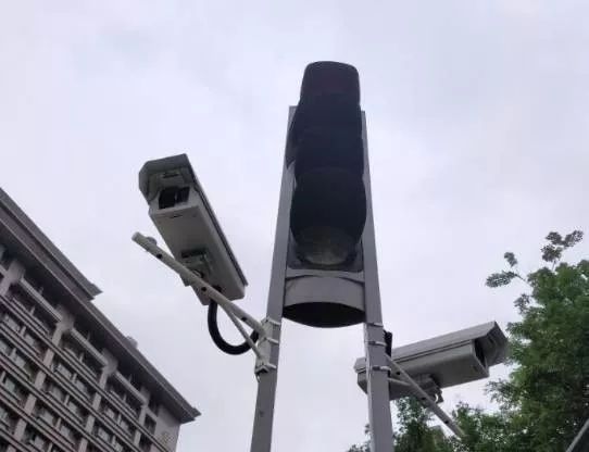 西安抓拍行人闯红灯,西安抓拍闯红灯视频