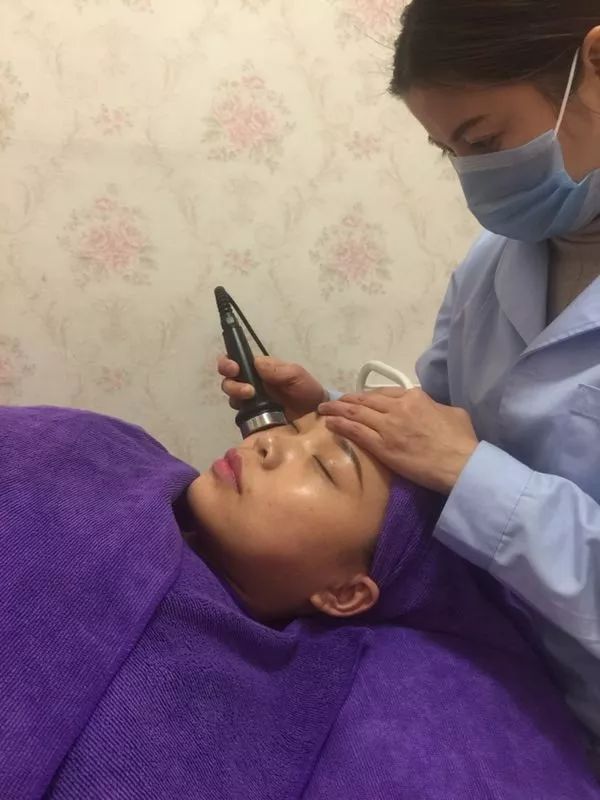 祛眼袋后卧蚕过于肥大怎么改善,眼袋卧蚕怎么消除简单方法