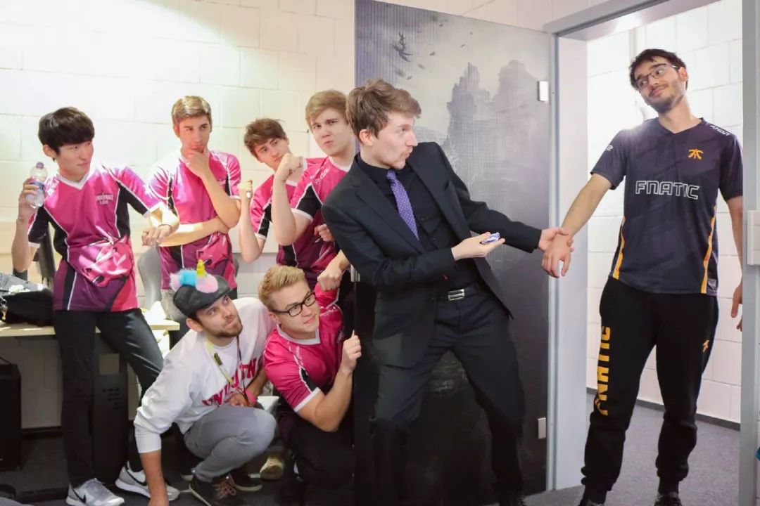 UOL故事：重生之我是独联体战队