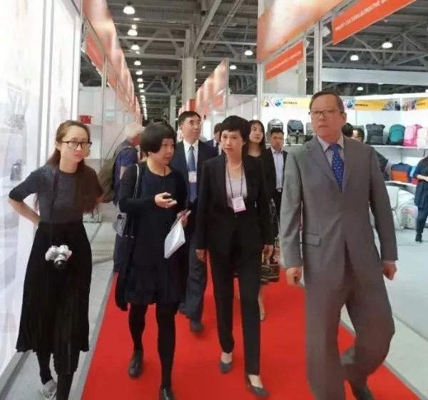 中国皮具之都狮岭,狮岭为什么能成为中国皮具之都