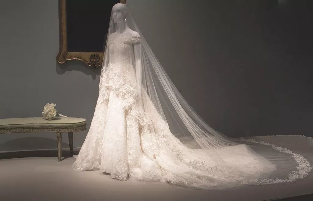 每天重复一件事就是帮大家变美,男人女人都在让自己变美