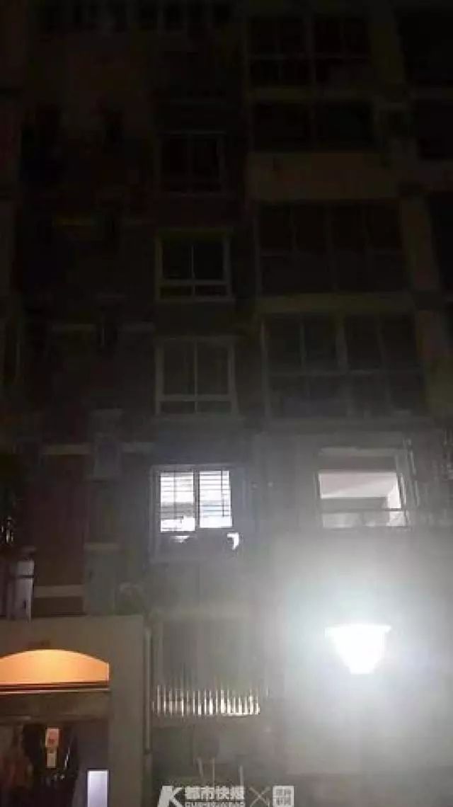 男子买新房没几天吓跑17户邻居,男子买房没几天吓得邻居跑路