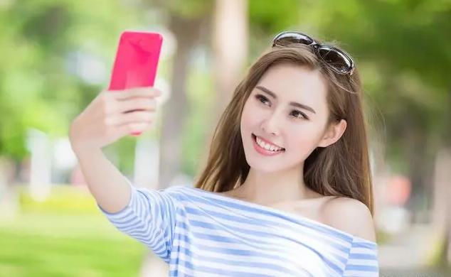 总喜欢在朋友圈发负面情绪的女人,经常发这2种朋友圈的女人很掉价