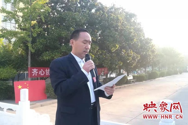 鹿邑老君台中学举行“升*旗国**唱*歌国**向*旗国**敬礼”主题升旗仪式