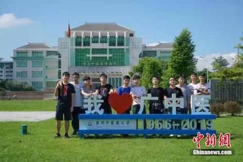 毕业两年的本科生工资一般多少,毕业两年月薪能有多少