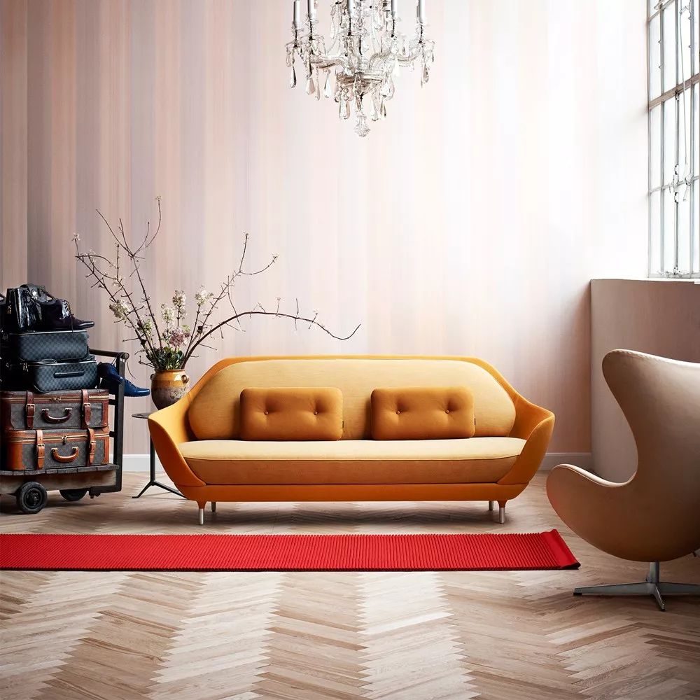 他设计了一款沙发，让你在今天快乐摸鱼