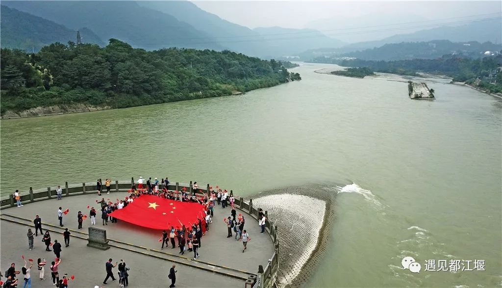 五星红旗同框感受,跟五星红旗合影感想