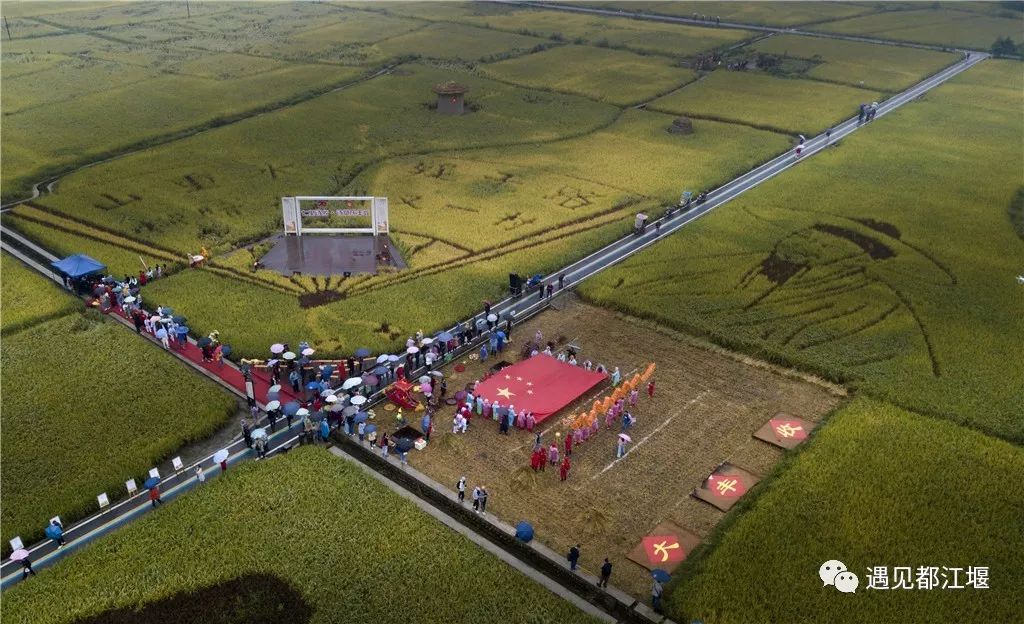 和五星红旗合影九宫格,与五星红旗合影