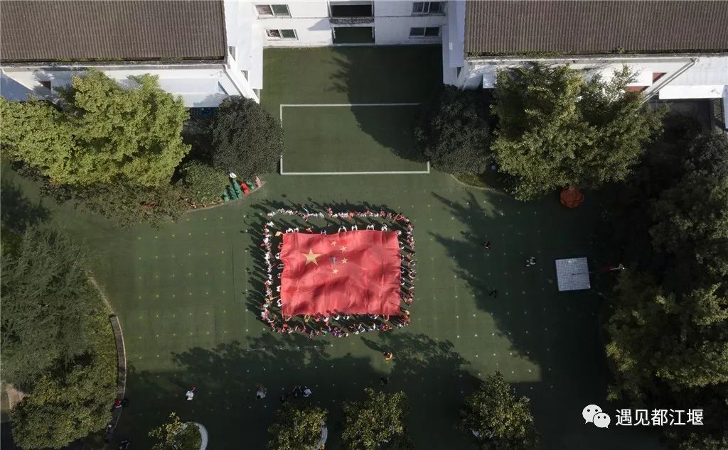 五星红旗同框感受,与五星红旗相遇