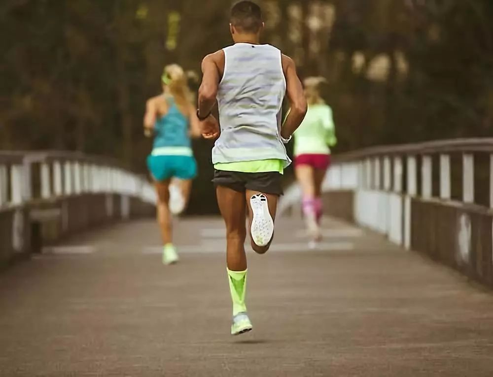 第一次参加半程马拉松,第一次参加马拉松怎么做视频