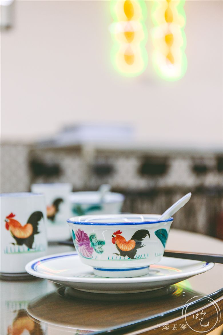 做了40年茶餐厅的兄弟俩，在人广又开了家「宝藏茶冰室」，刚开就爆了