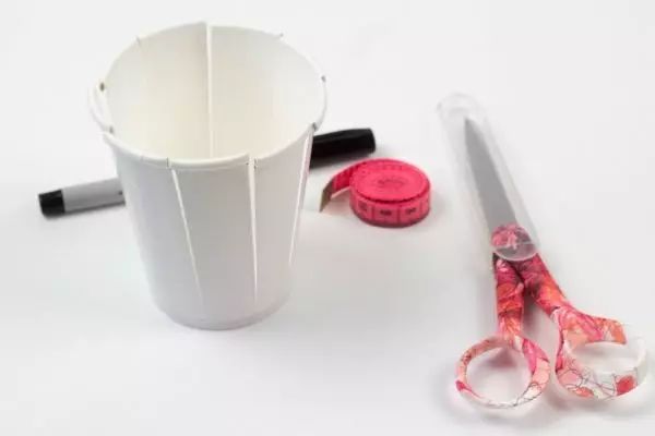 被人吐槽的手工,纸杯和一次性手套制作的手工