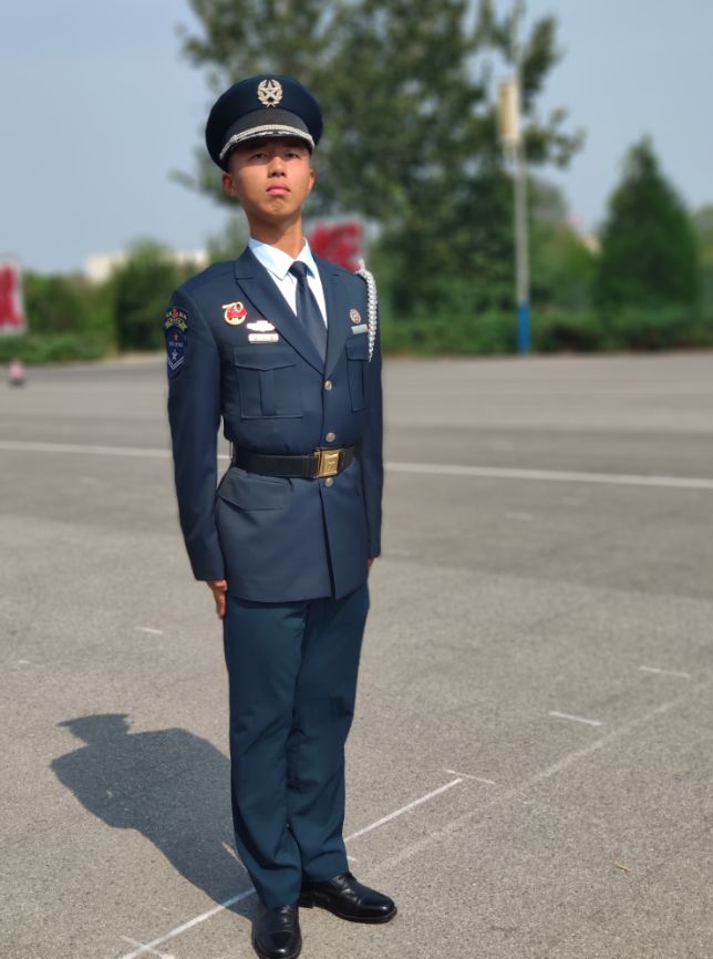 果然最帅的人都上交国家了,果然帅气的小哥哥都上交给国家了