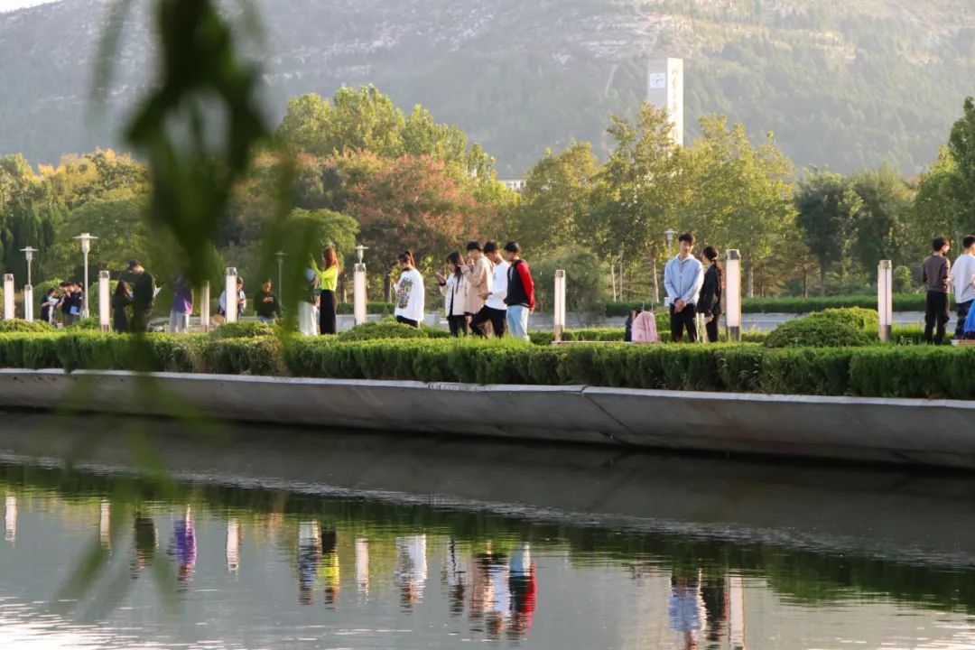 早上六点,山师人都在干什么?