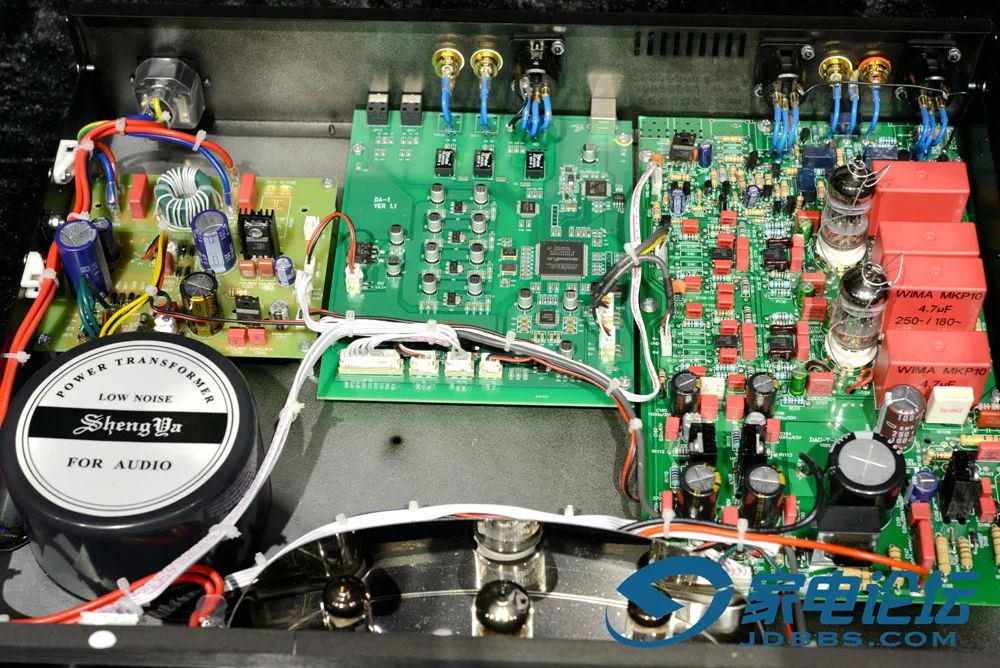 全能的解码“妖精”：声雅DAC25胆石结合解码器