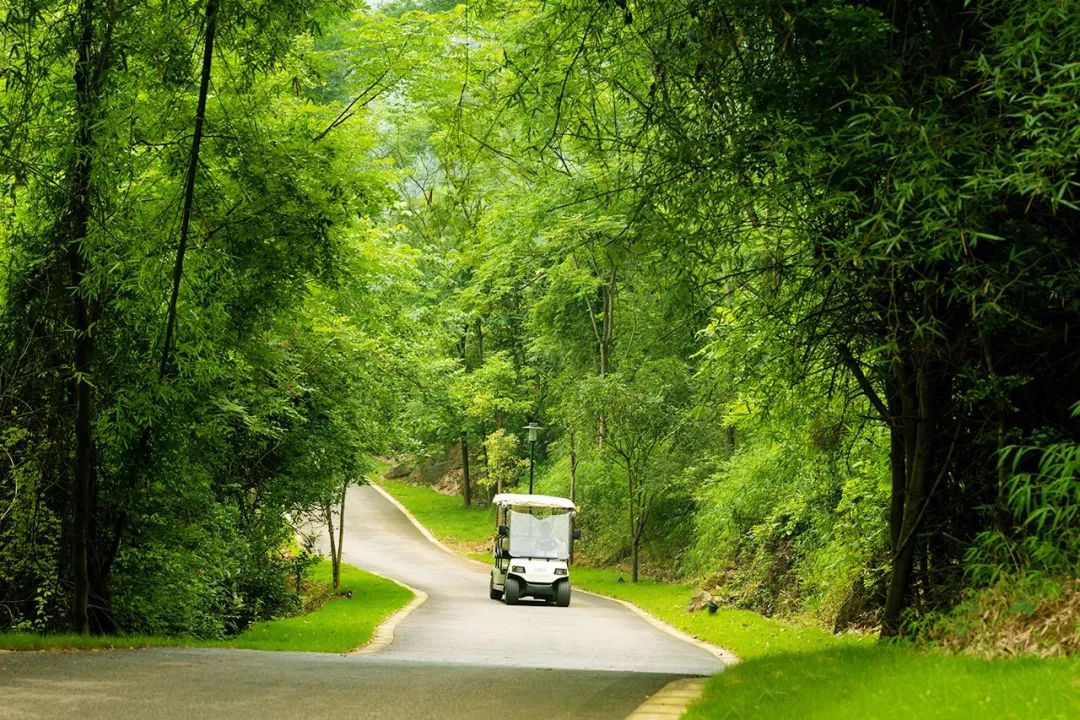 国庆在阳朔度过了不输巴厘岛的假期，全因这家藏在秘境山水里的宝藏酒店