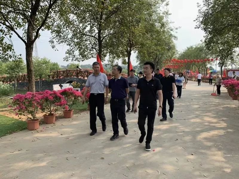 假日中一道靓丽的风景,假日里那个忙碌的身影