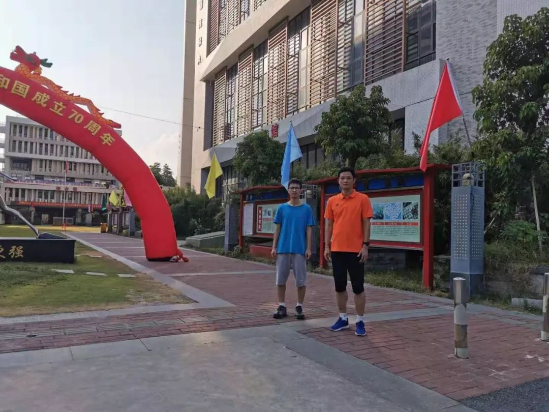 假日中一道靓丽的风景,假日里那个忙碌的身影