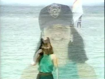 邓丽君的MV记录了你爸妈的时尚潮流