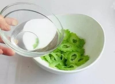 泡水只会用枸杞？用这些常见的食材泡水喝，身体越来越好！