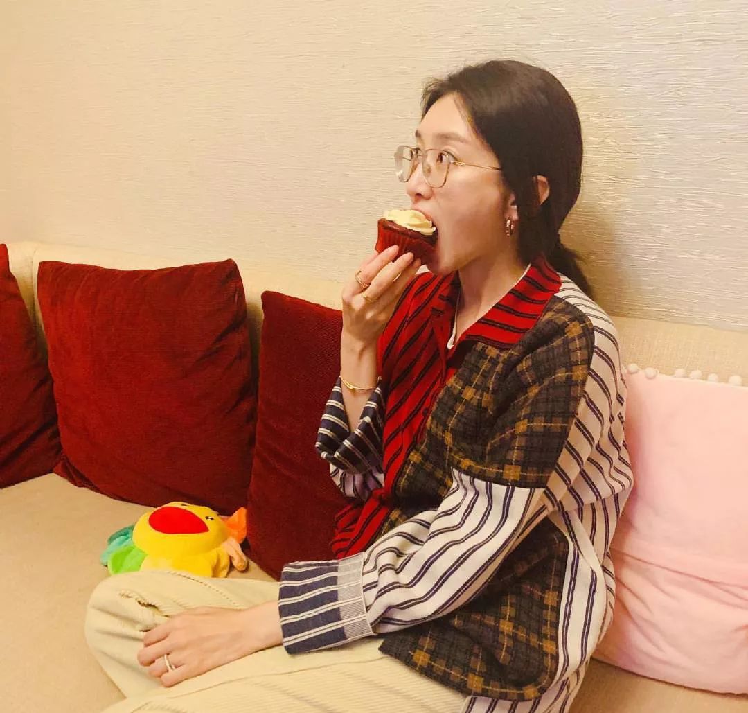 杨丞琳同款镂空衬衫,杨丞琳长款衬衫