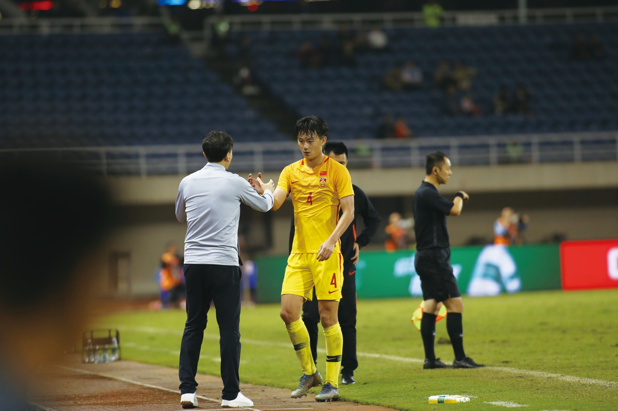 国奥对蒋圣龙的评价,刘洋染红赛后回应