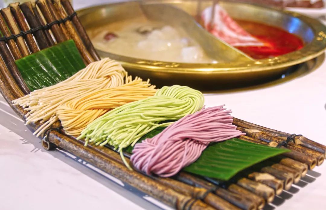 有多少人路过希望广场「纪梵轩」，和我一样好奇这是一家怎样的新店？