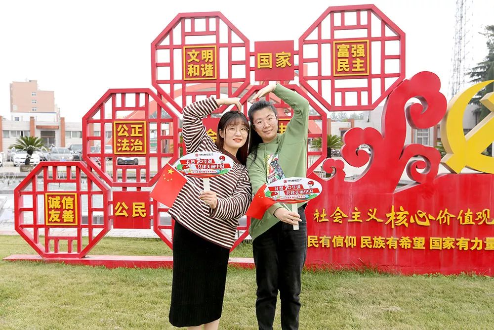 我们来啦英文视频,我们来了完整视频