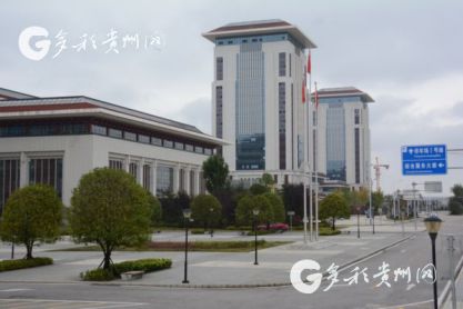 多彩妹摆贵州丨世界各国进口商品家门口就能买到，“剁手*党**”慎入......