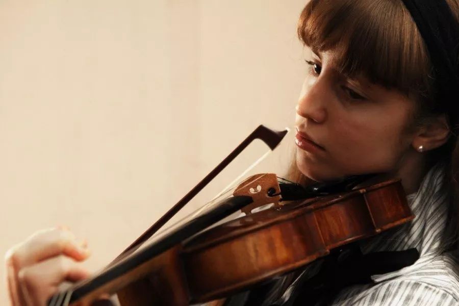 来自挪威的“冰美人”用小提琴“融化了”柏林爱乐
