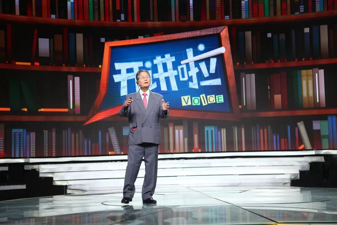 今晚十点半档《开讲啦》，北京大学、东京大学与您“一起开讲”