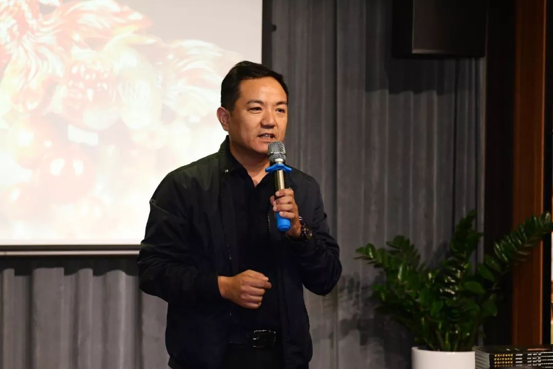 鸡血玉稀世珍品,桂林鸡血玉是否有收藏价值