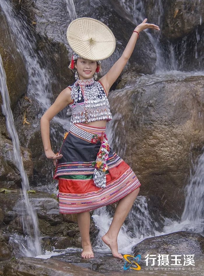 云南玉溪新平花腰傣服饰,傣族花腰傣服饰讲解