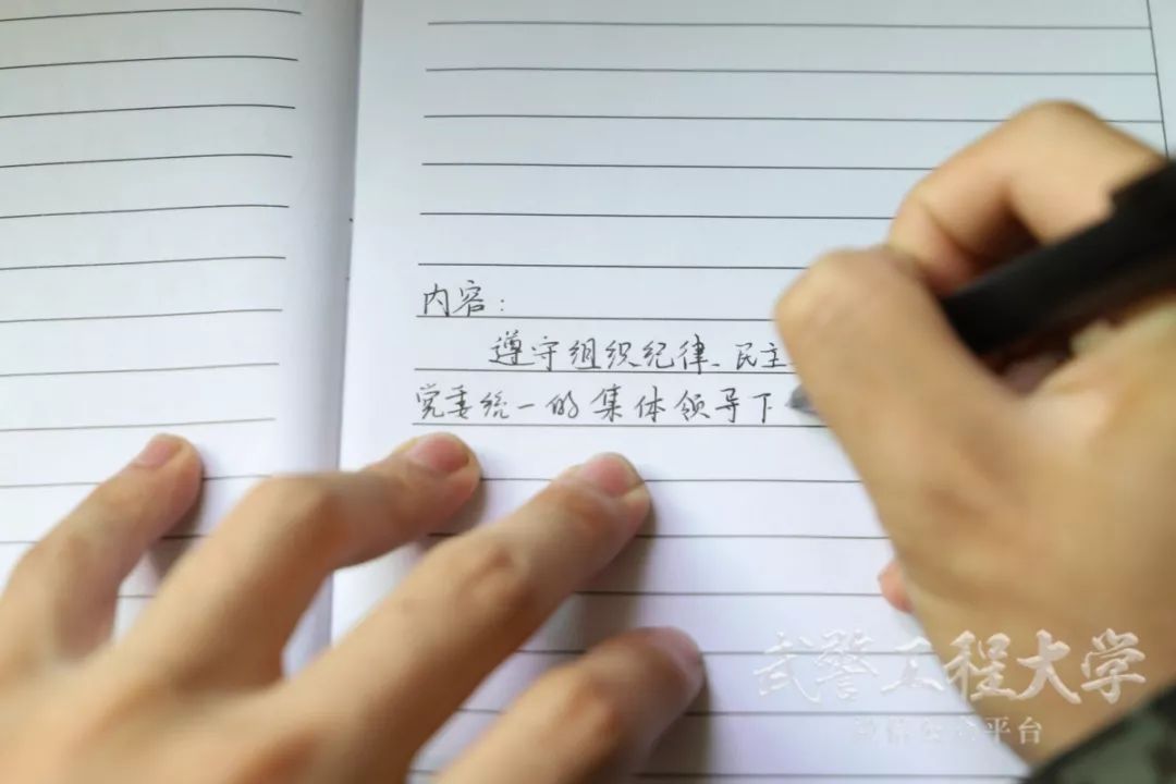 告别热气腾腾的军营,告别青春军旅