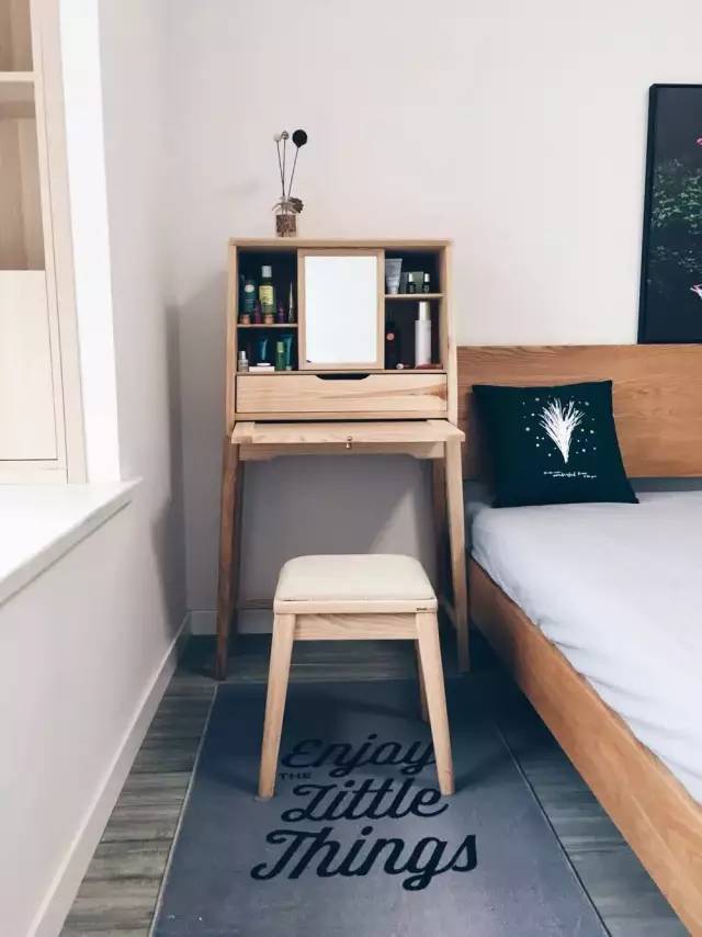 请问一下白色沙发脏了怎样清理,沙发脏了不用拆不用洗