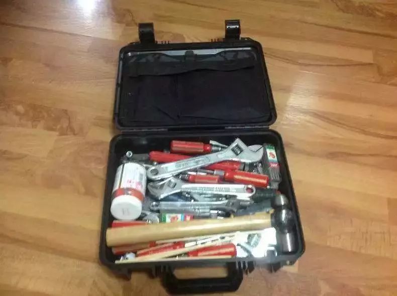 瑞士*刀军**算个屁！能顶半个工具箱的男人掌心玩物，竟有10种用途