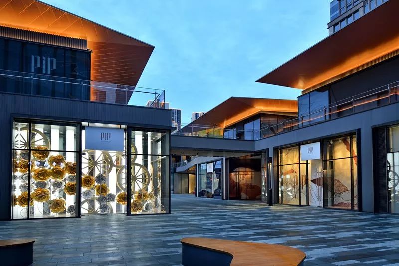 成都高端项目大PK，热门楼盘透露「高级」密码