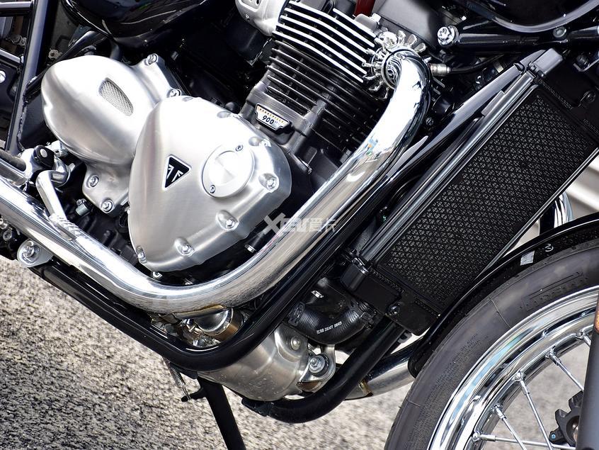 都是英伦范你愿意买日产W800还是泰产T100