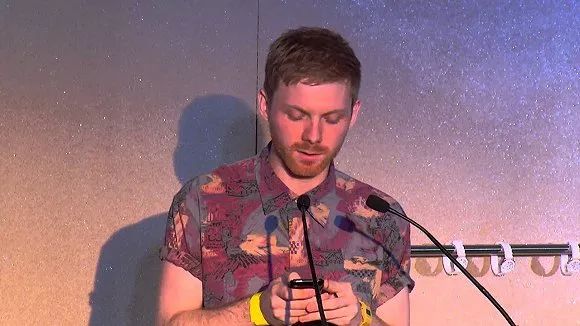 周末阅读|当推特与电邮进入小说:网络如何改变了我们的语言和社交?